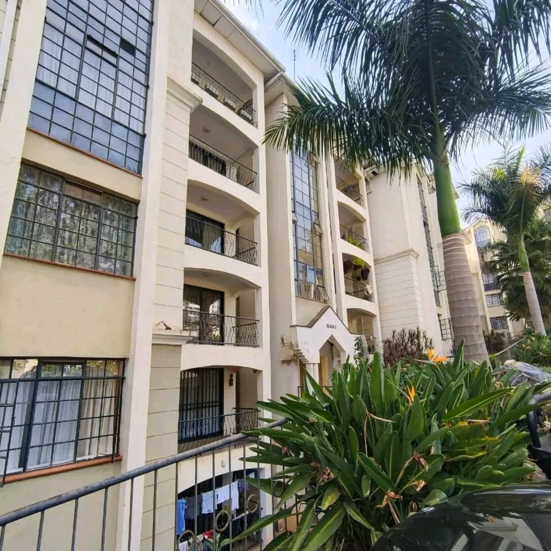 THREE BEDROOM PLUS SQ APARTMENT TO LET IN LAVINGTON