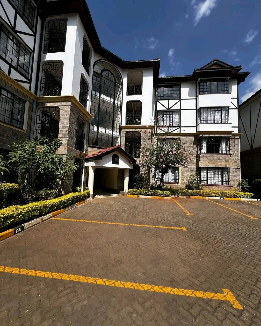 THREE BEDROOM PLUS SQ APARTMENT TO LET IN LAVINGTON