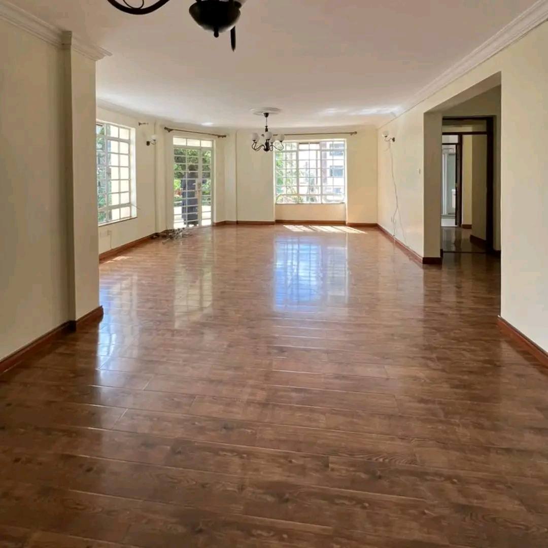 THREE BEDROOM PLUS SQ APARTMENT TO LET IN LAVINGTON