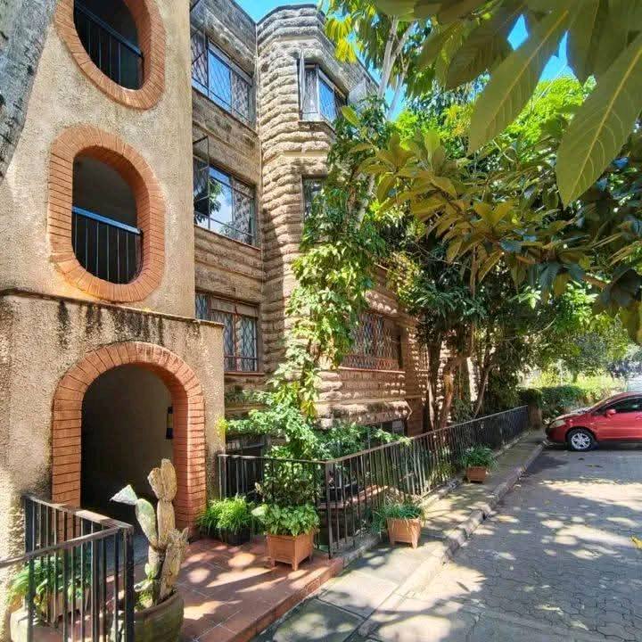 FOUR BEDROOM APARTMENT TO LET IN KILIMANI