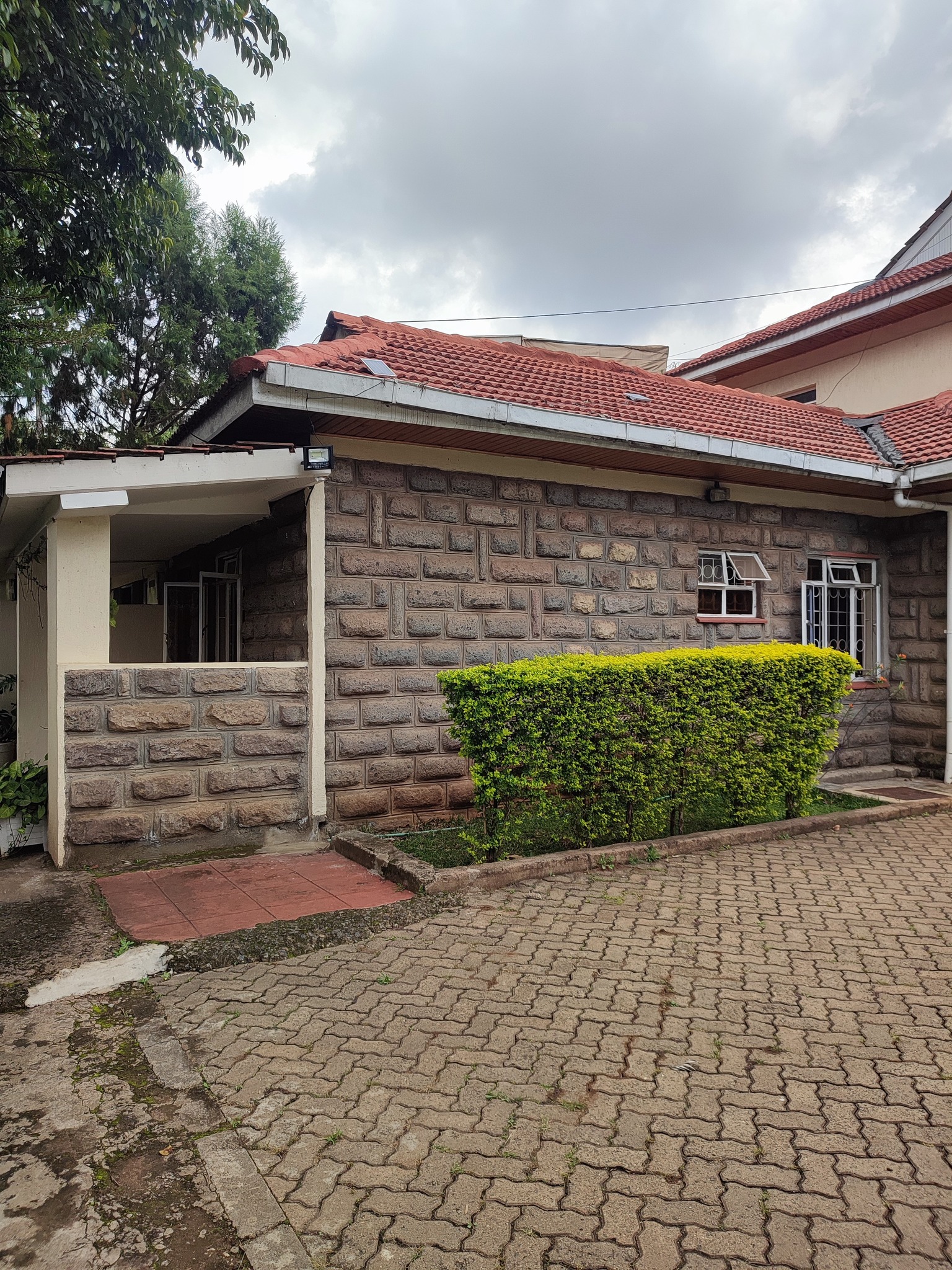 ONE BEDROOM APARTMENT TO LET IN LAVINGTON