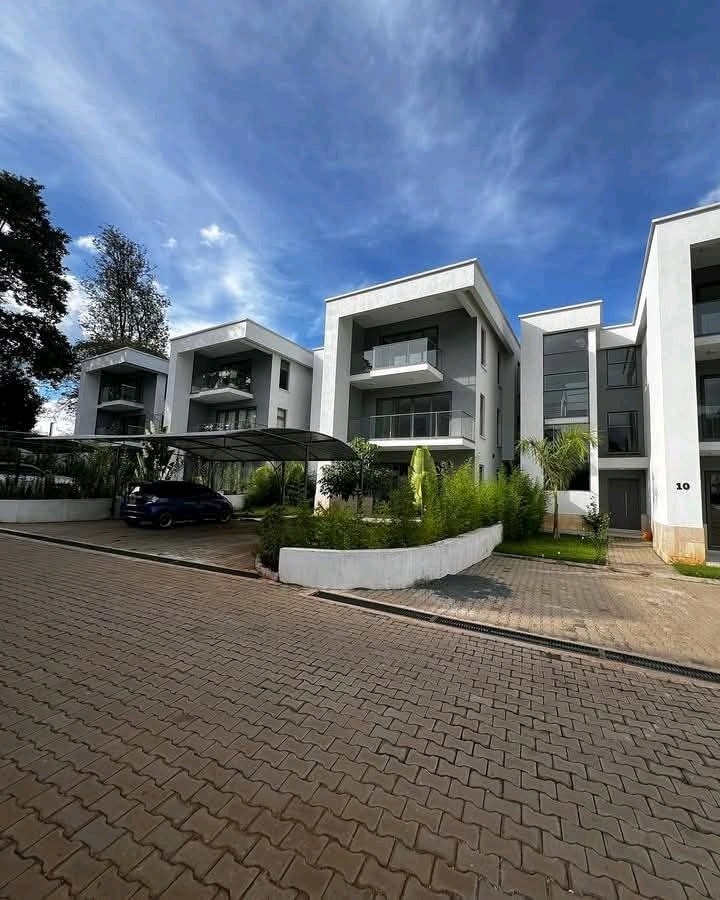 FOUR BEDROOM PLUS SQ TOWNHOUSE TO LET IN LAVINGTON
