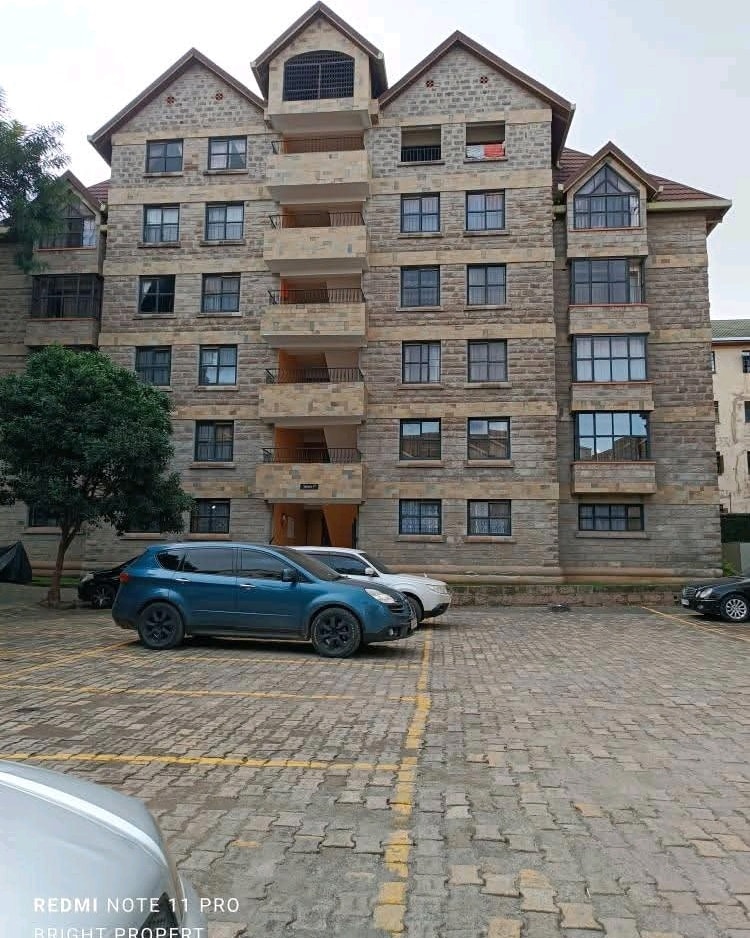 THREE BEDROOM APARTMENT TO LET IN LAVINGTON